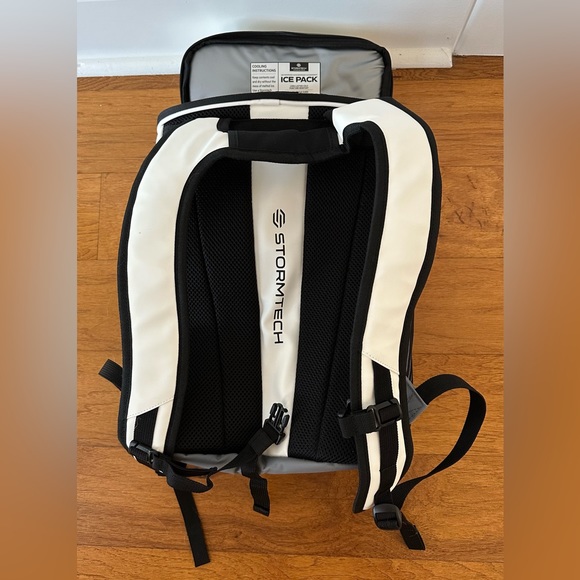 Stormtech insulated Oregon 24 cooler backpack - Picture 3 of 6